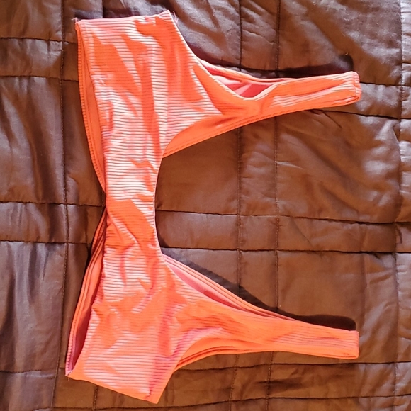 Pink Bikini - Picture 4 of 7